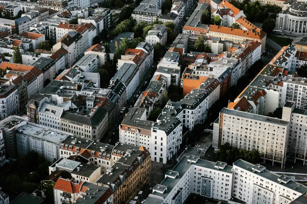 Berliner Altbau-Fassade — Einsatzgebiet der B.T.R. Gebäudeservice GmbH